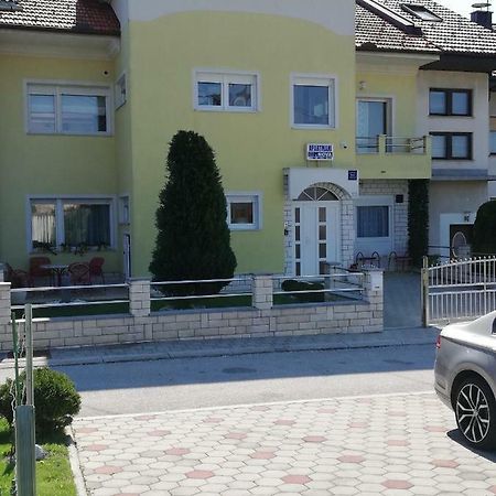 Apartmani Nova Karlovac Exterior foto